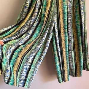 Colorful, slouchy vintage capris pants 💚💙